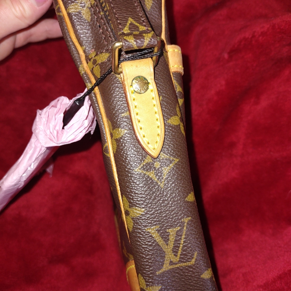 AUTHENTICATED, VINTAGE (LV) Louis Vuitton Monogram Danube Crossbody Bag - Picture 2 of 15